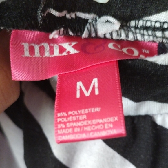 Black and White Geometric Maxi Skirt - Picture 3 of 9